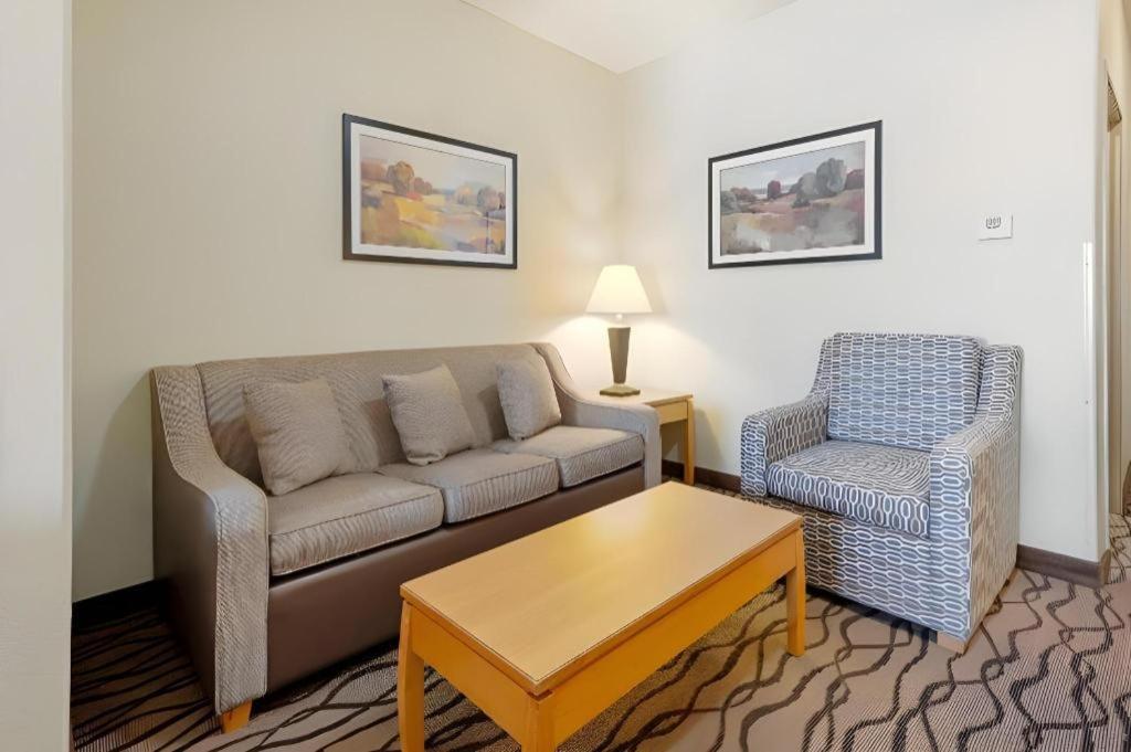 Best Western Plus Guymon Hotel And Suites Exterior photo